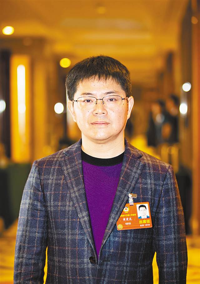 黄爱龙.jpg